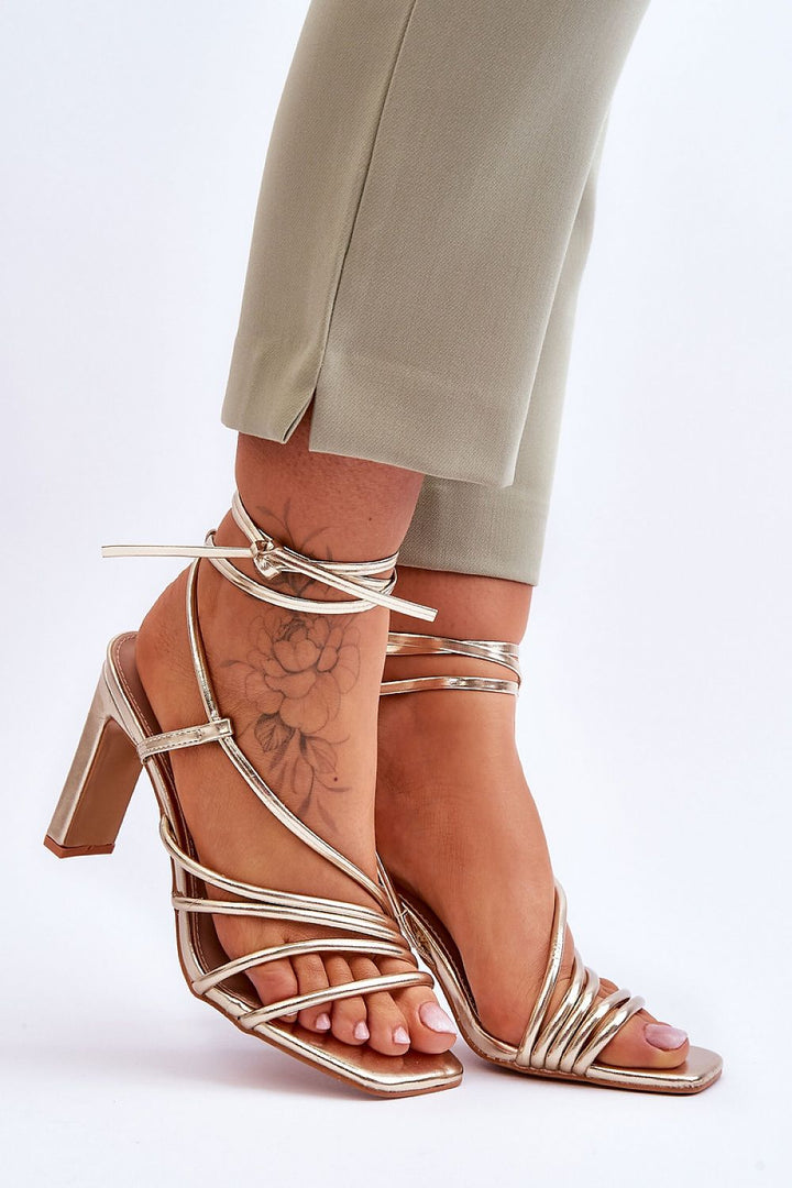 Strappy sandals Step in style