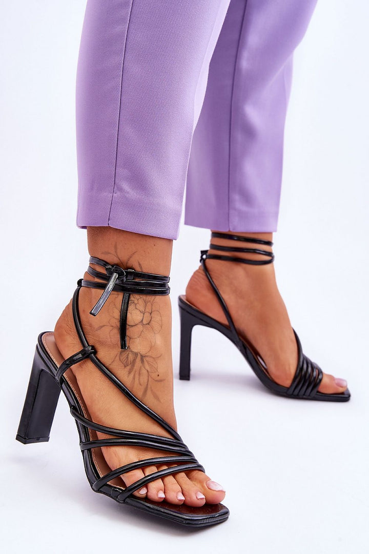 Strappy sandals Step in style