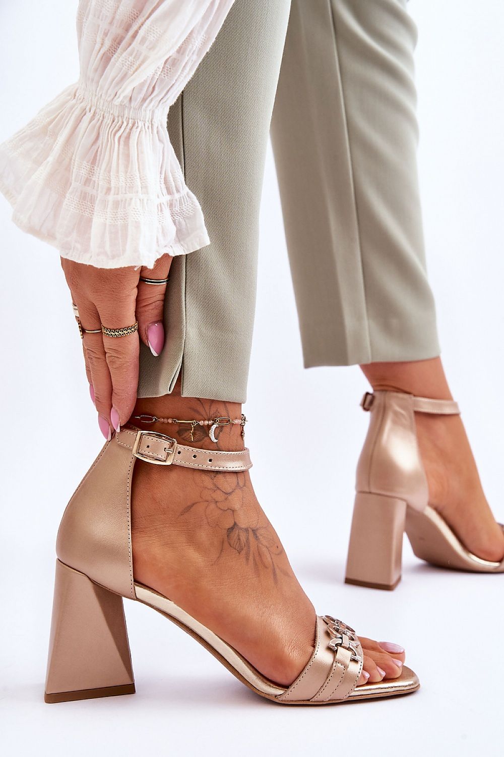 Heel sandals Step in style