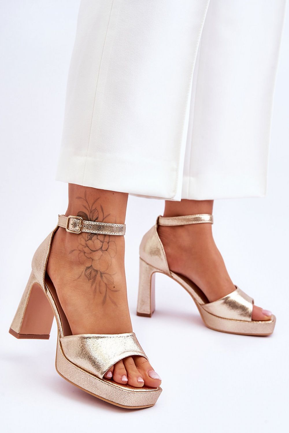 Heel sandals Step in style