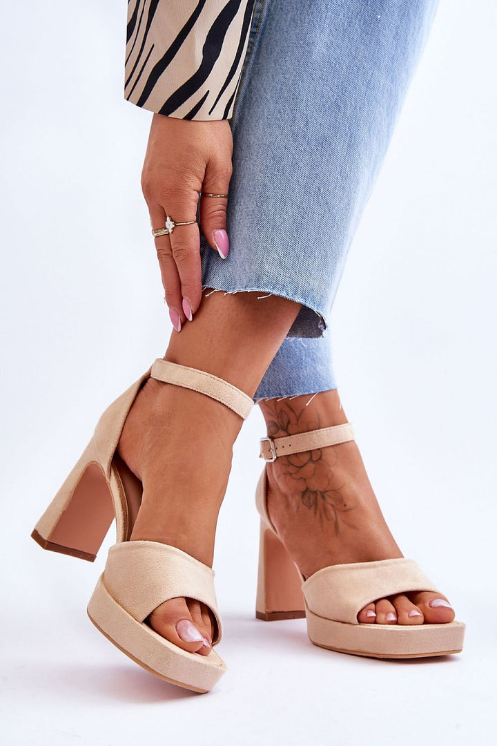 Heel sandals Step in style