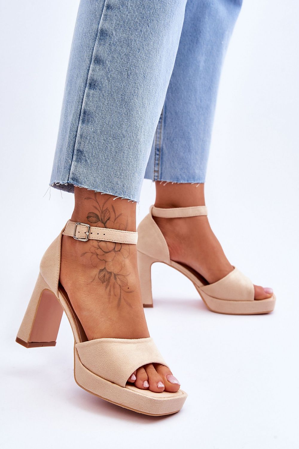 Heel sandals Step in style