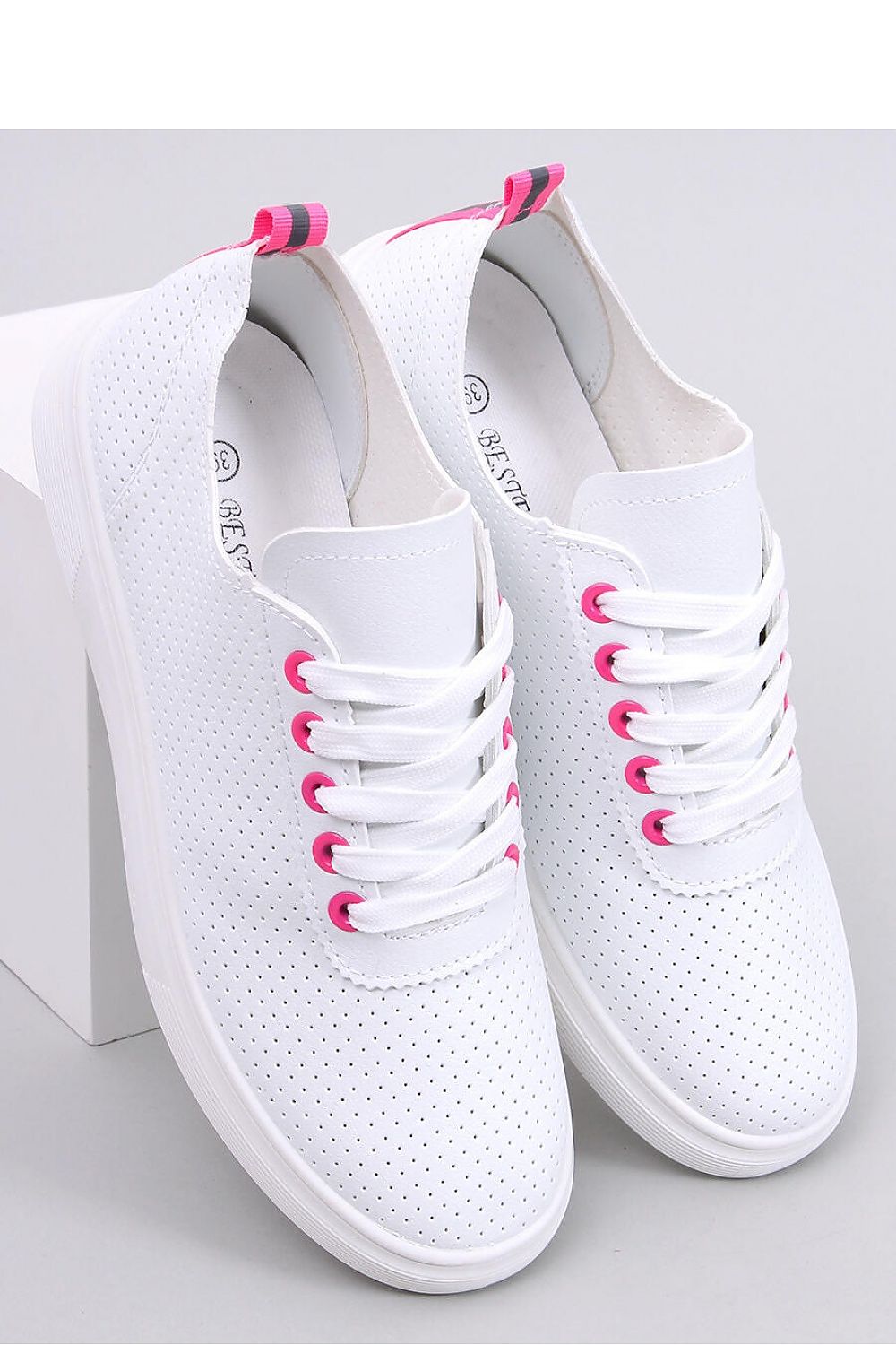 Sneakers Inello