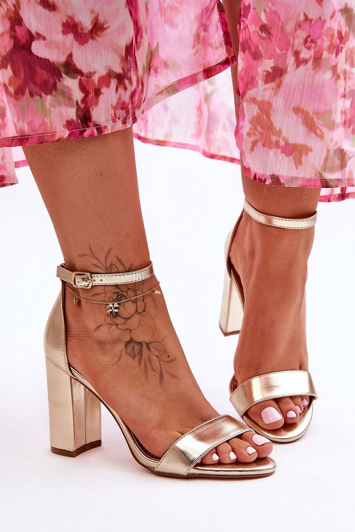 Heel sandals Step in style