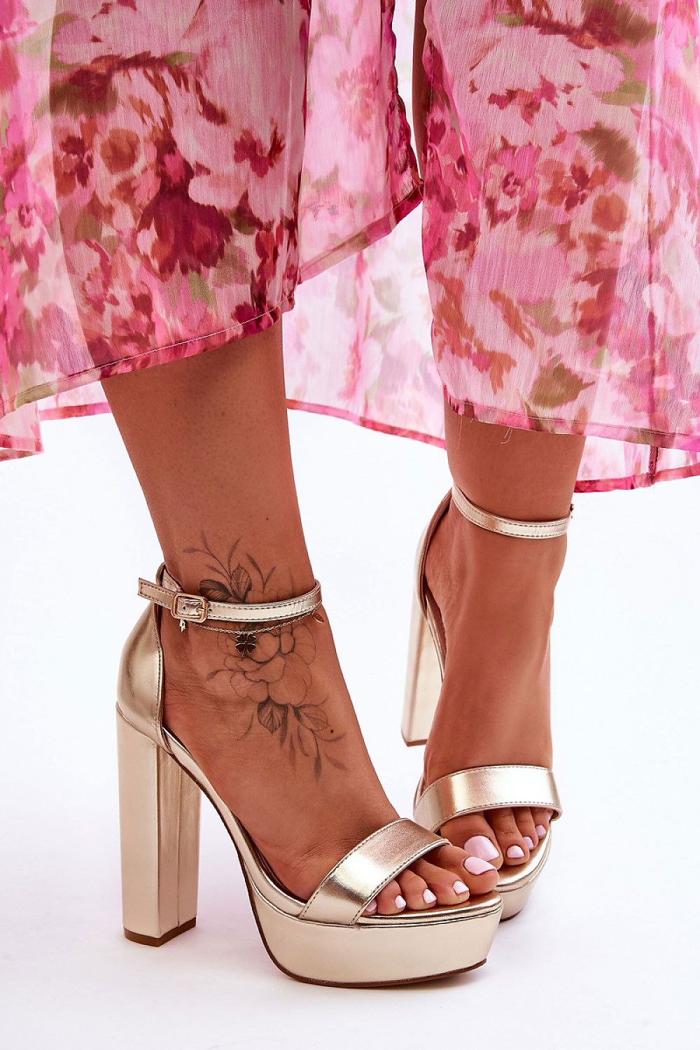 Heel sandals Step in style