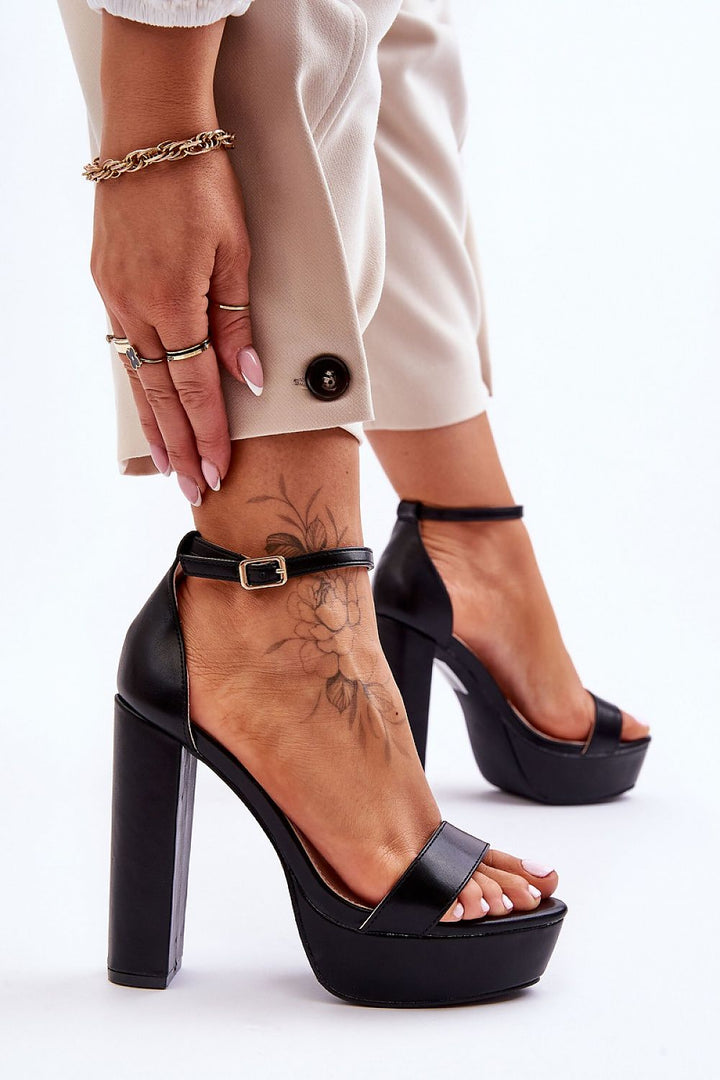 Heel sandals Step in style