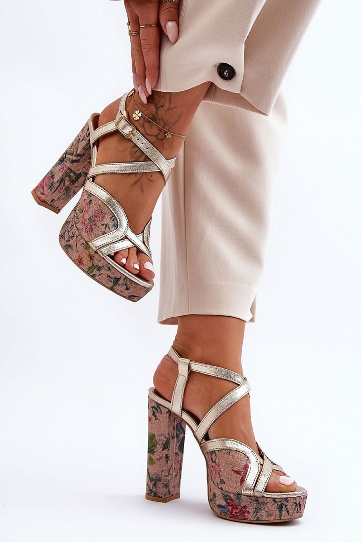 Heel sandals Step in style