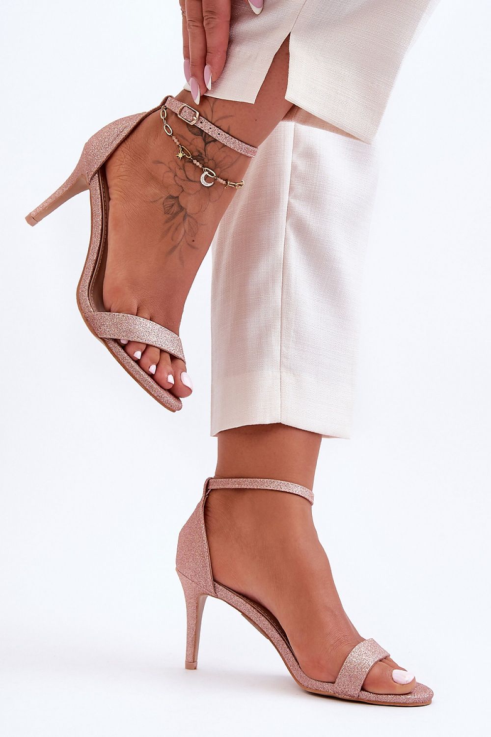 Heel sandals Step in style