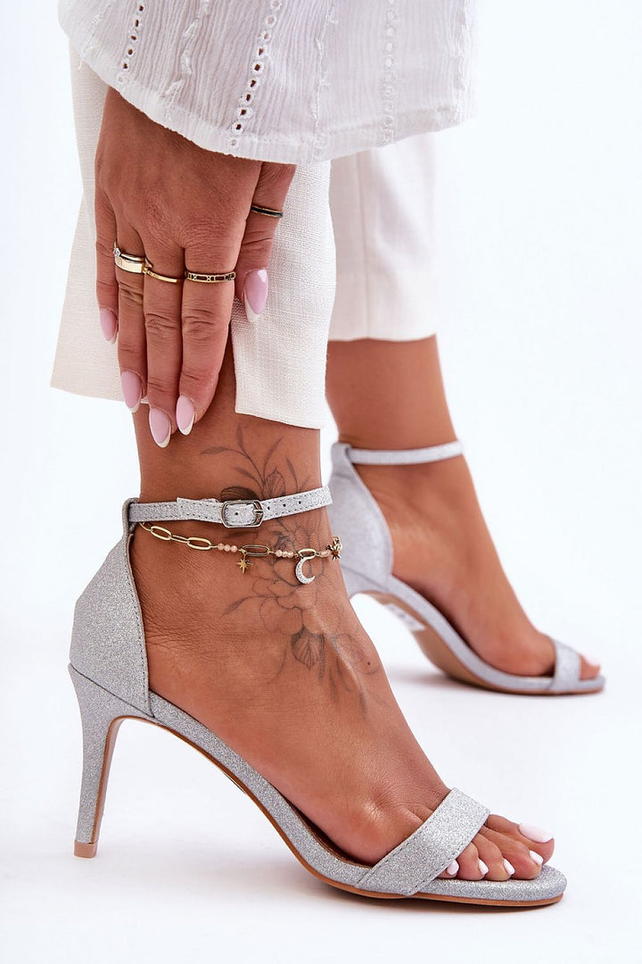 Heel sandals Step in style