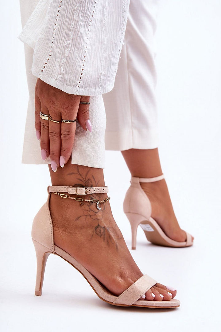 Heel sandals Step in style