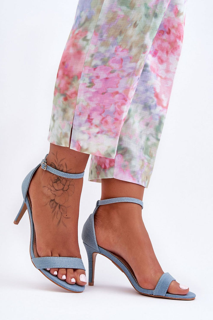 Heel sandals Step in style