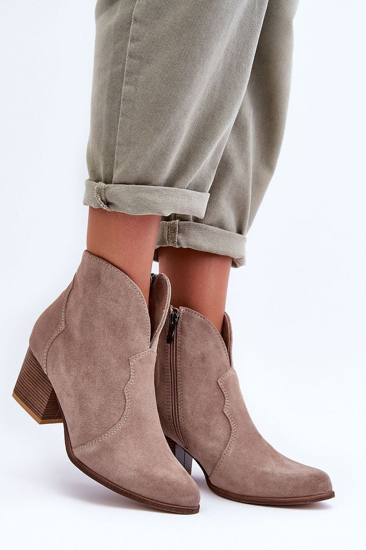 Heel boots Step in style