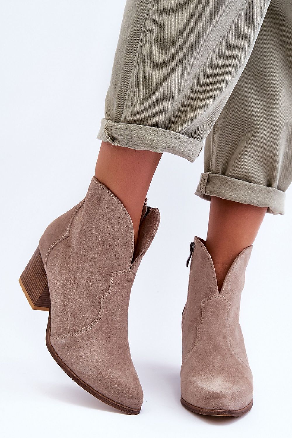 Heel boots Step in style