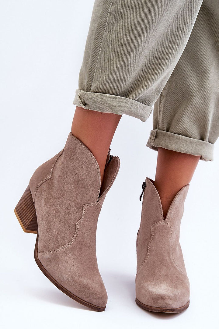 Heel boots Step in style