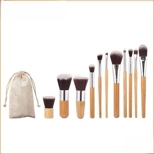 🌿✨ 11-Piece Bamboo Handle Makeup Brush Set 💄