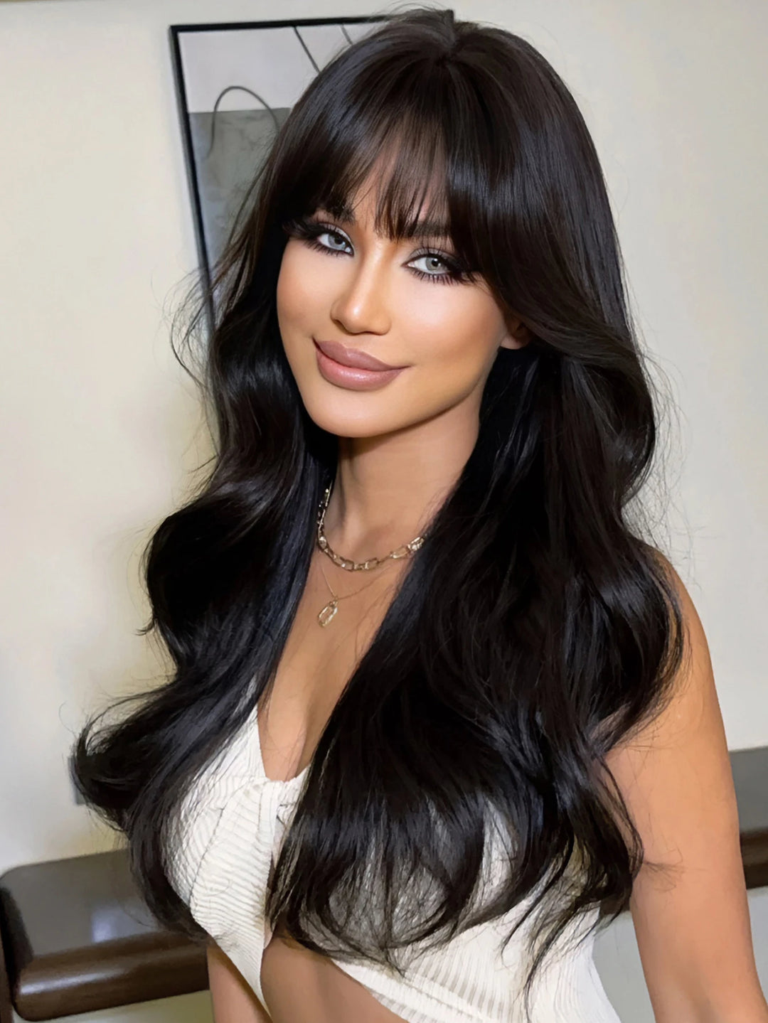 30-inch long curly highlighted brown synthetic hair wig. Made from heat-resistant fiber for a natural matte finish. Peluca.