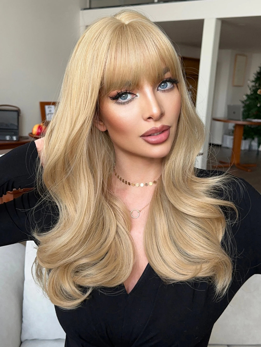 26 Inch Long Blond Curly Hair Wig with Bangs Synthetic Matte Hair Wig for Women.