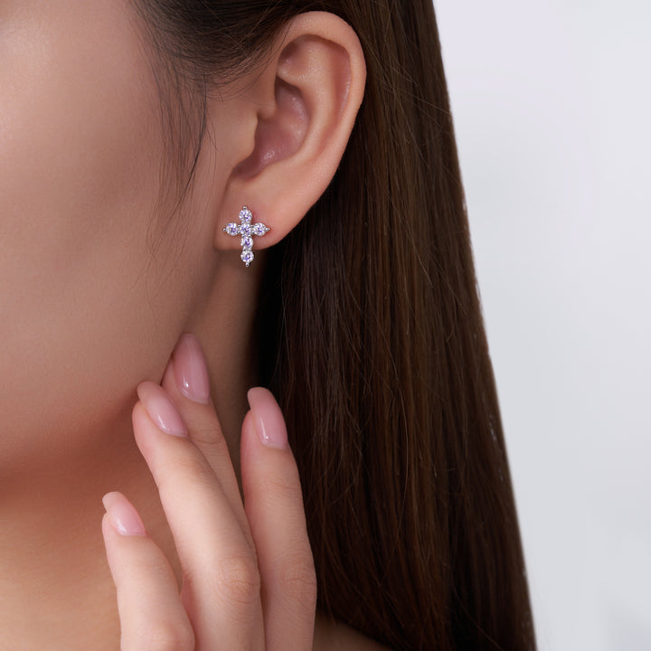 A Luxurious And Fashionable Minimalist Jewelry Earring Set Featuring Top-quality Moissanite Stones, Made Of S925 Silver Electroplated With Platinum.