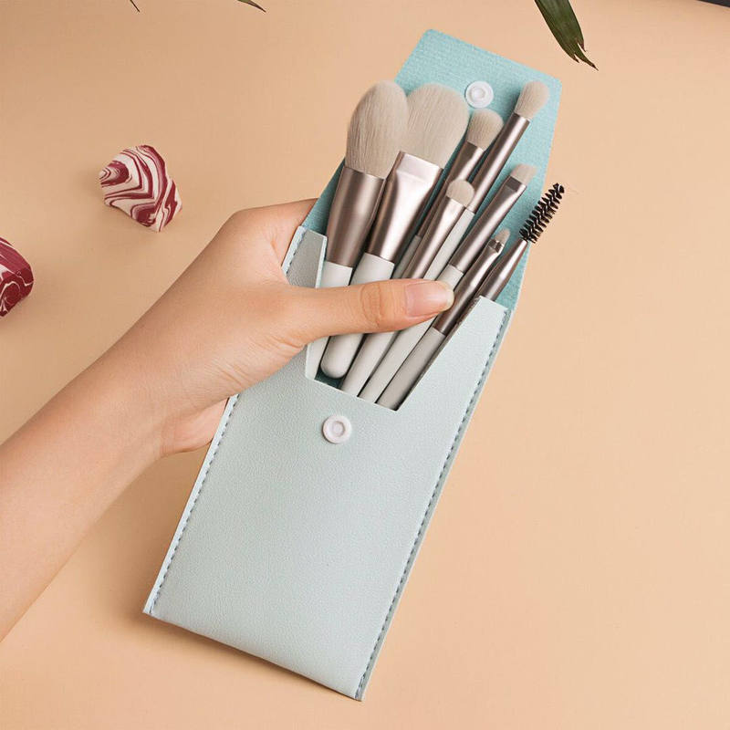 ✨ Beauty Tools 8-Piece Mini Makeup Brush Set — Portable Travel Kit 💄