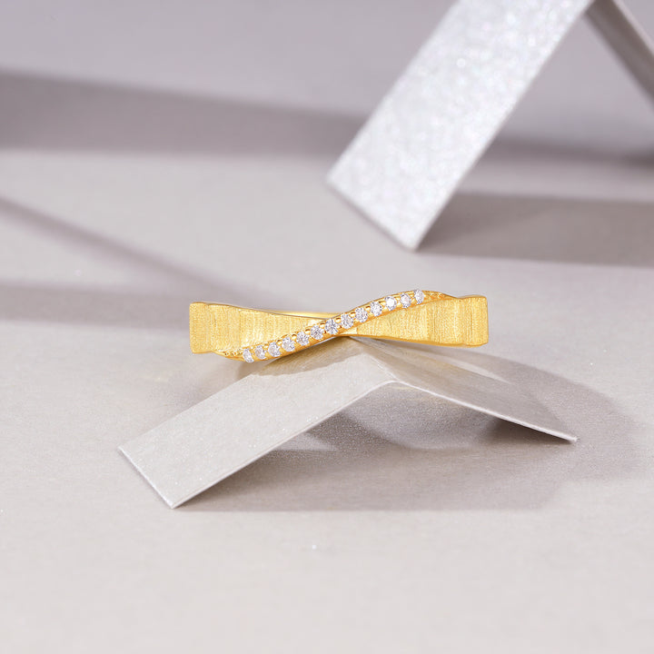 💍 Engraved Minimalist Moissanite Ring – Gold-Plated S925 Silver (2.5g, Sizes 5–9) 💍