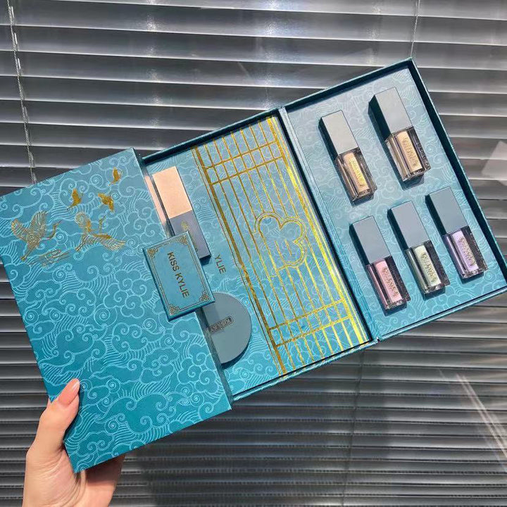 🏮 Carved National Style Makeup Gift Box – Concealer, Lipstick & Beauty Set (Idle Cloud Crane Edition) ✨