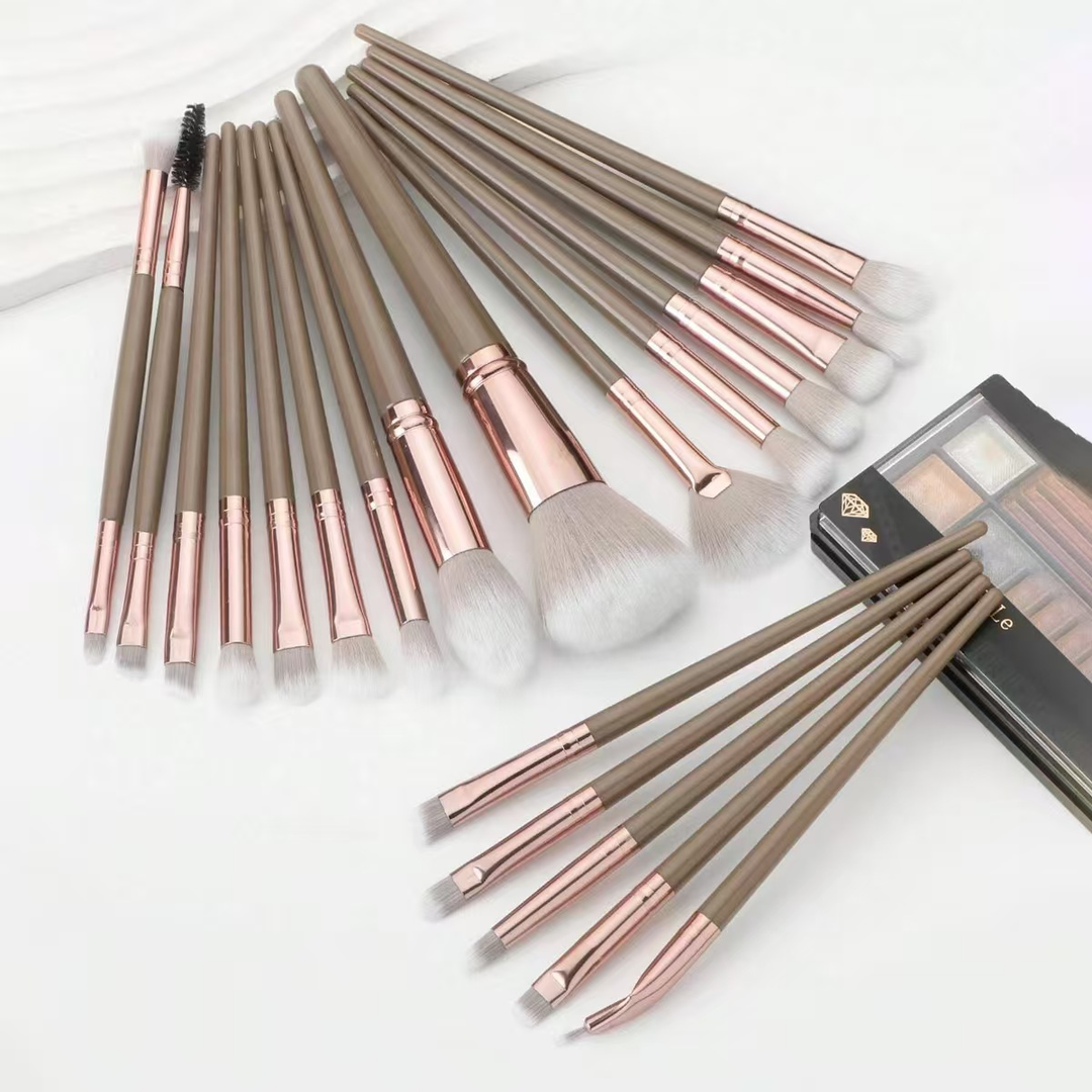 🖌️ 20-Piece Black Makeup Brush Set – Fiber Wool Brushes with Aluminum Tube & Plastic Handle 💄✨