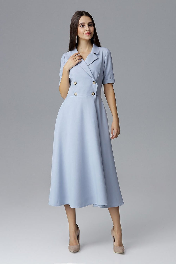 A 7/8-length double-breasted Daydress  Figl