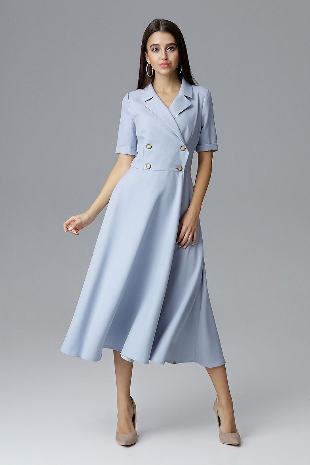 A 7/8-length double-breasted Daydress  Figl