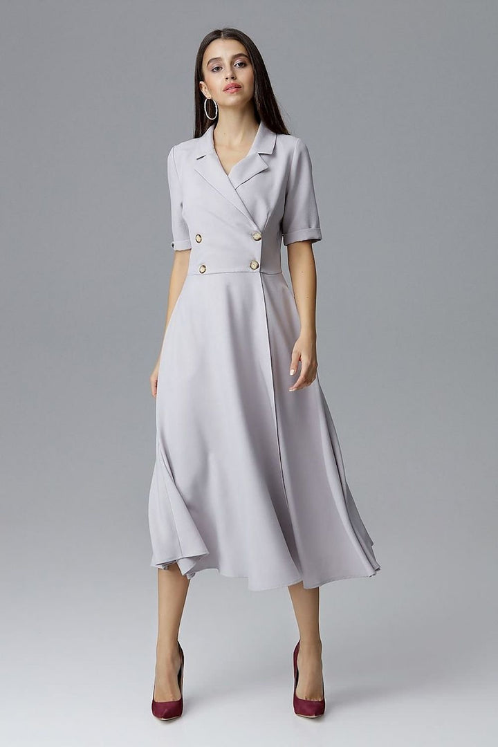 A 7/8-length double-breasted Daydress  Figl