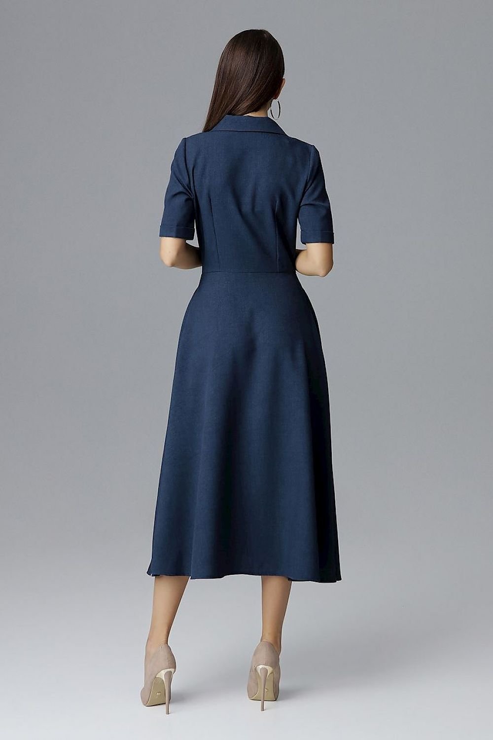 A 7/8-length double-breasted Daydress  Figl