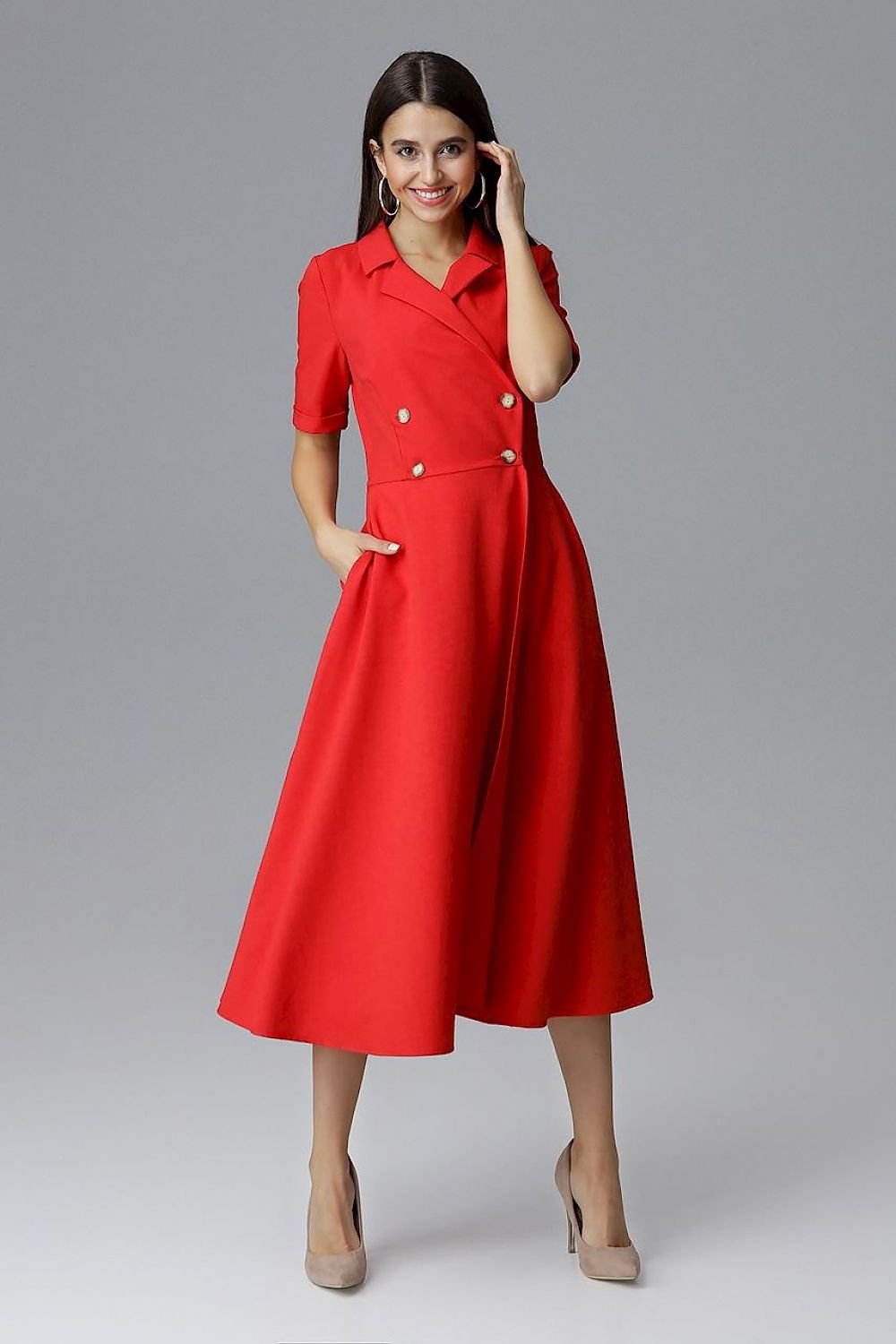 A 7/8-length double-breasted Daydress  Figl