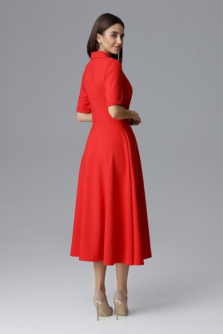 A 7/8-length double-breasted Daydress  Figl