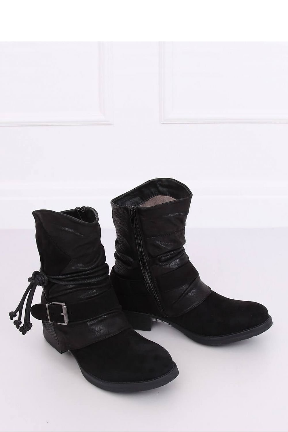 Botas estilo militar para mujer