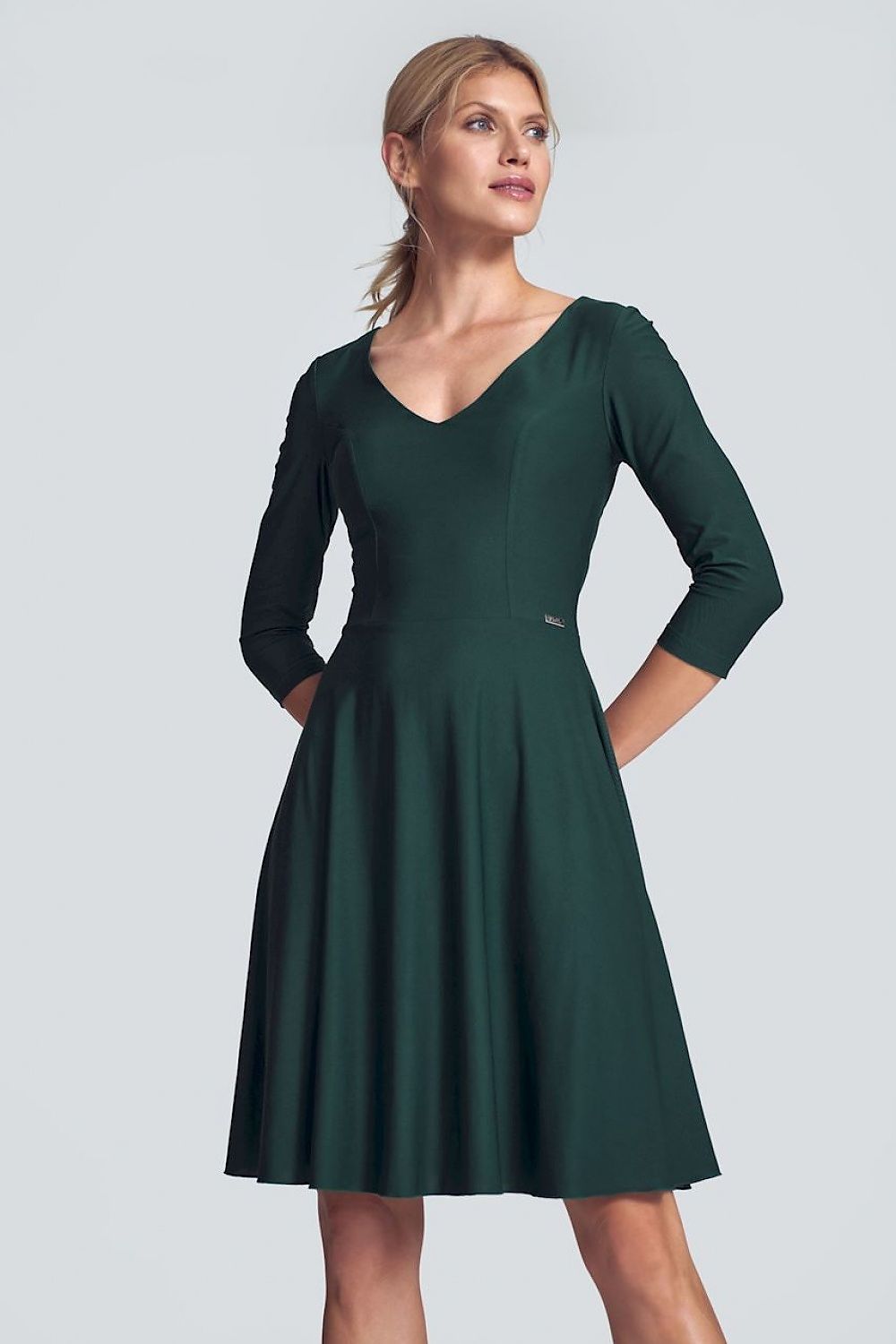 Robe de cocktail mi-longue noire Figl