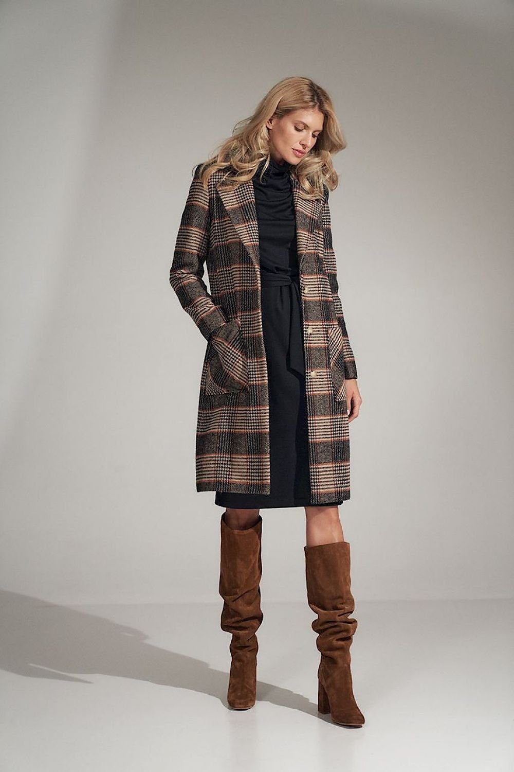 Classic, warm checked coat with large lapels Figl