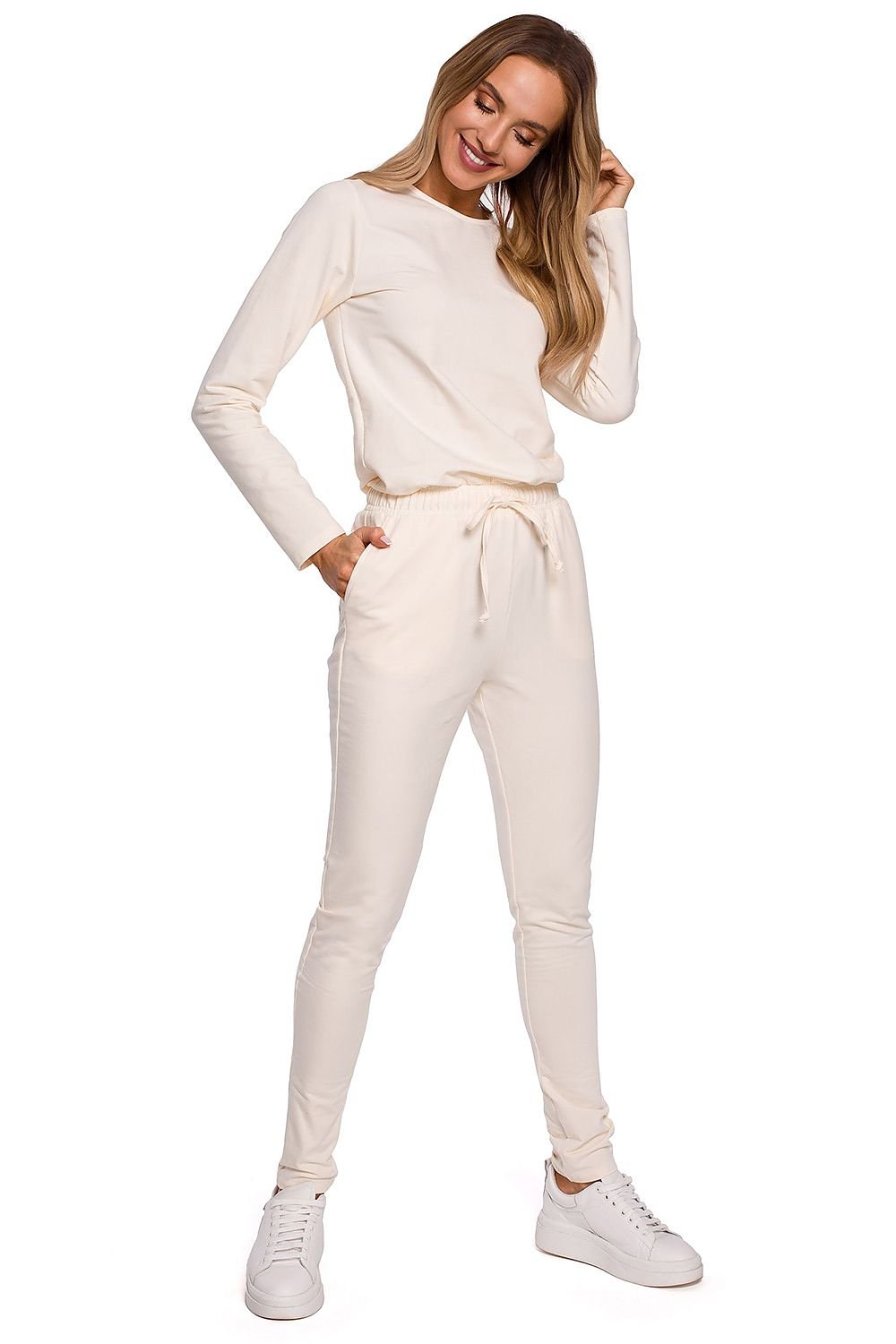 Women's Fitted Suit model Moe