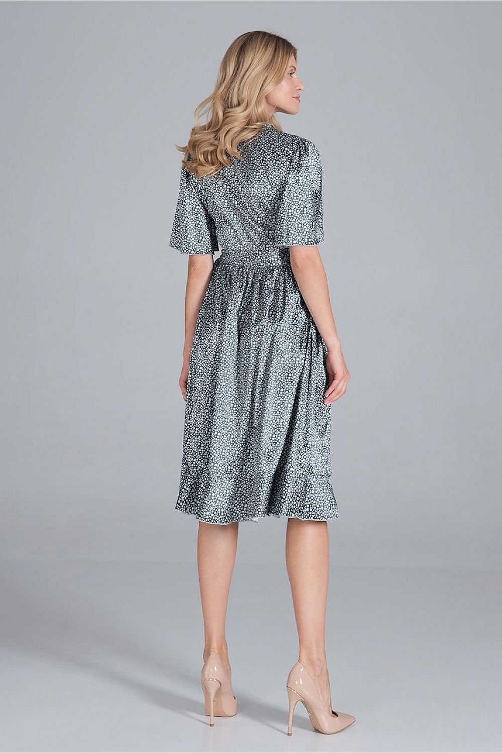 Robe de cocktail mi-longue enveloppe en satin Figl