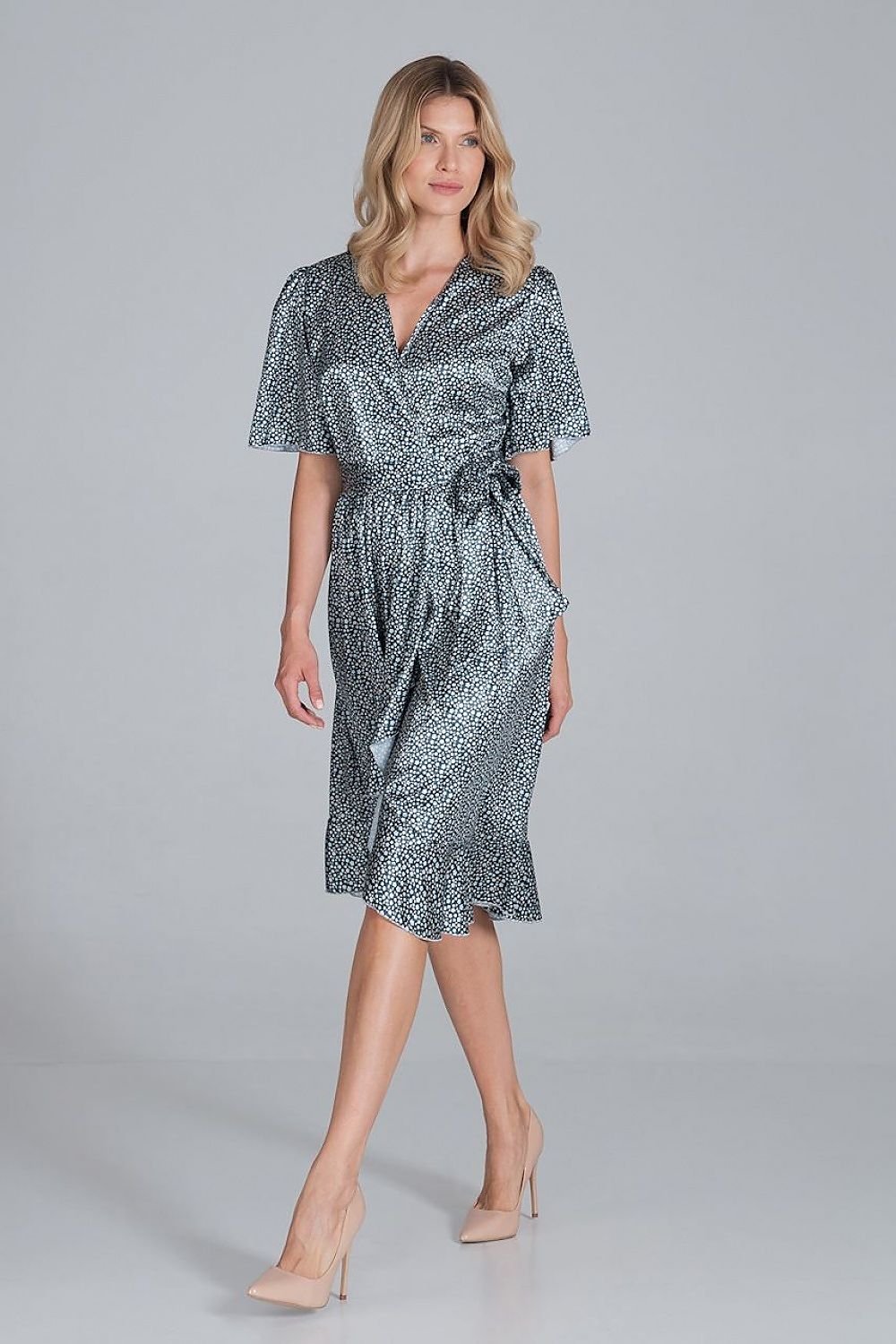 Robe de cocktail mi-longue enveloppe en satin Figl