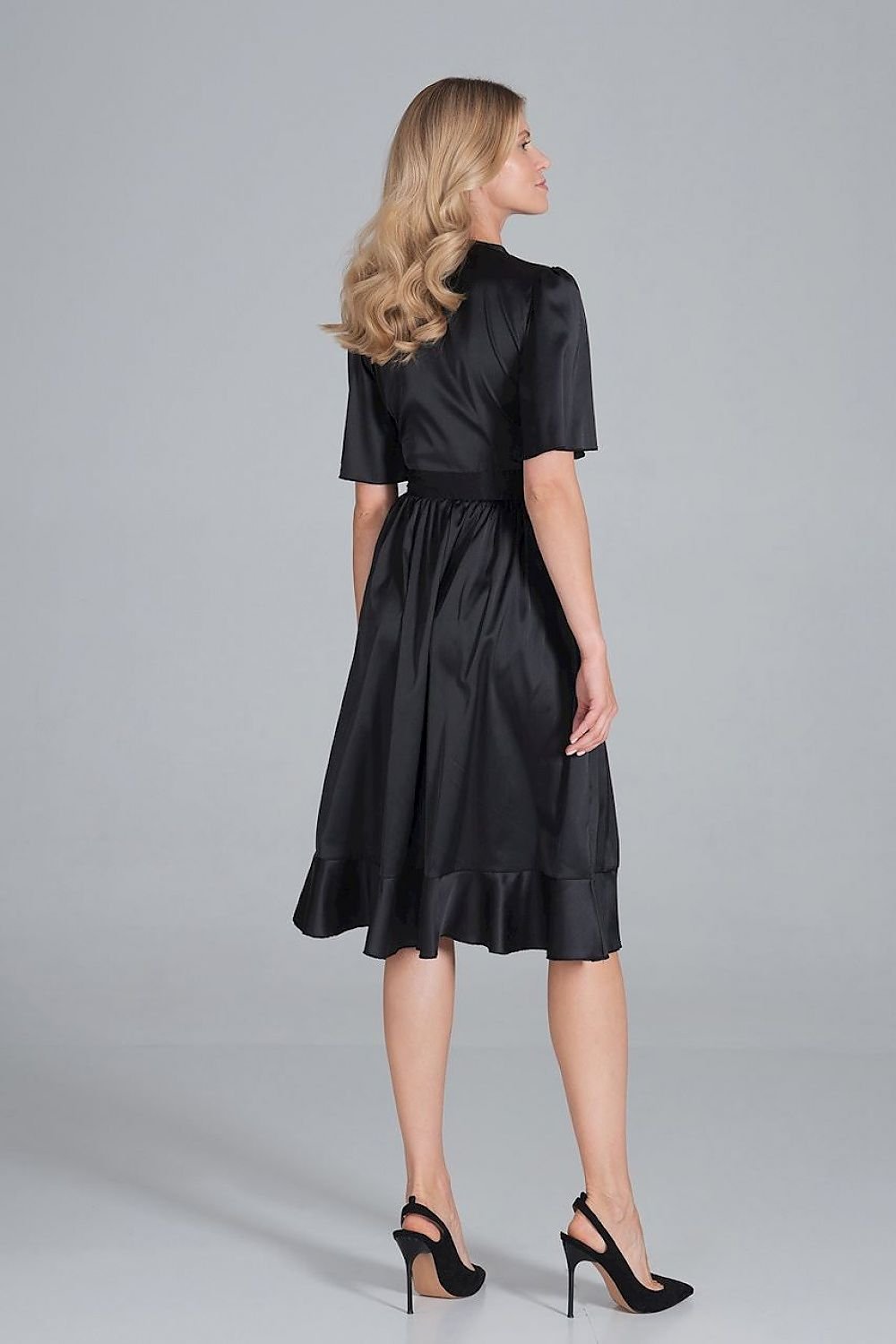 Robe de cocktail mi-longue enveloppe en satin Figl