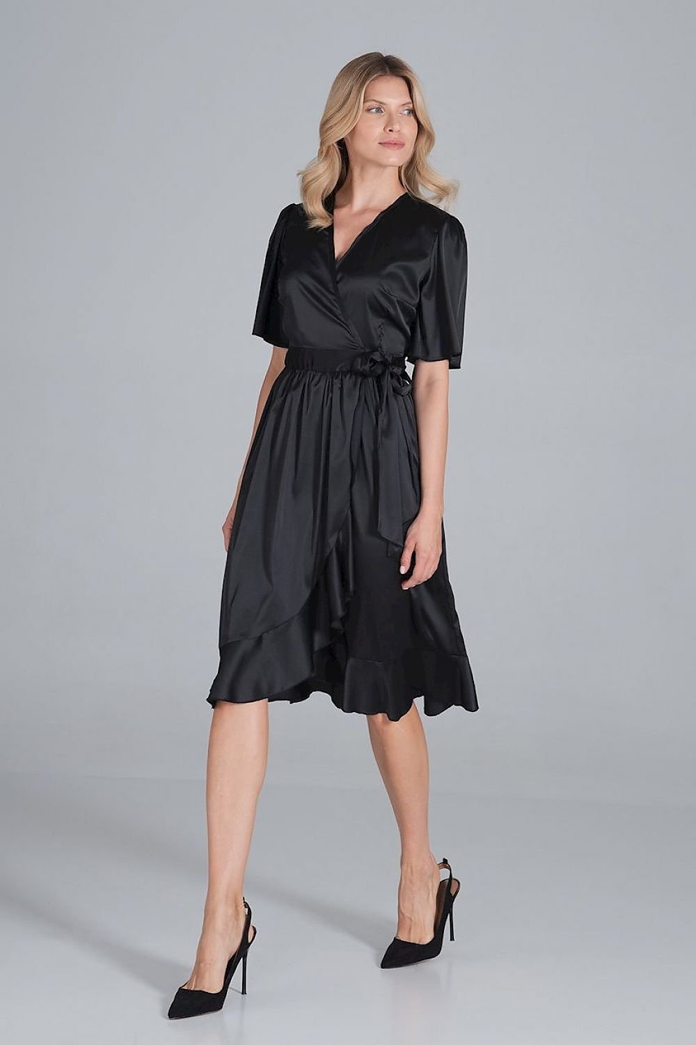 Robe de cocktail mi-longue enveloppe en satin Figl