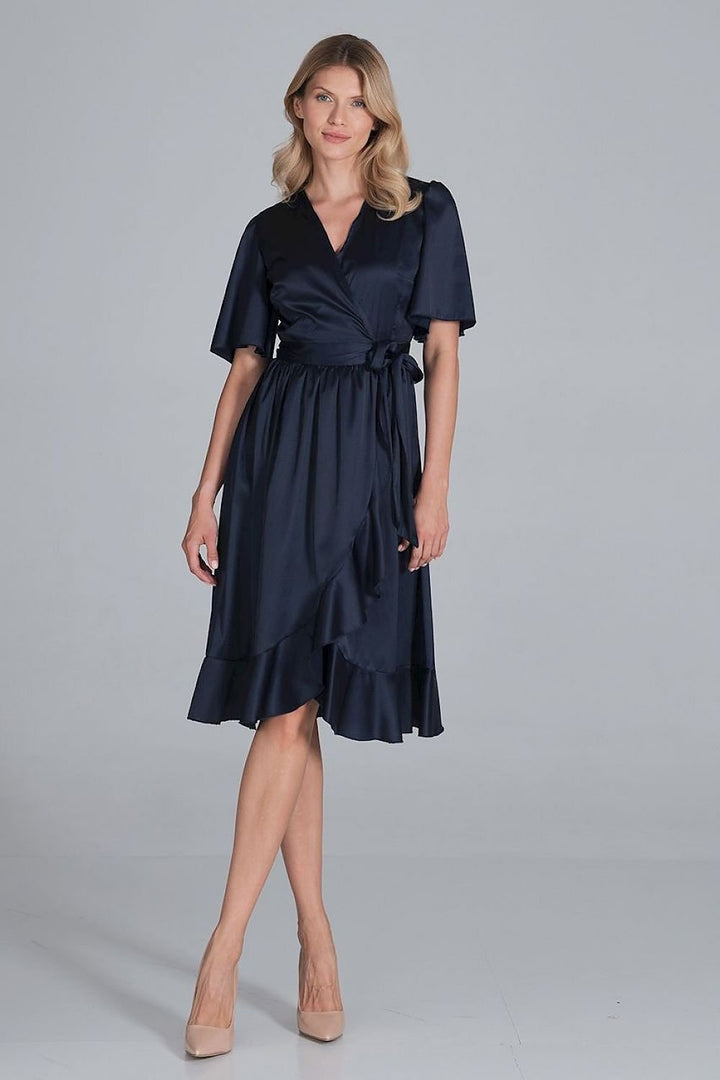 Robe de cocktail mi-longue enveloppe en satin Figl