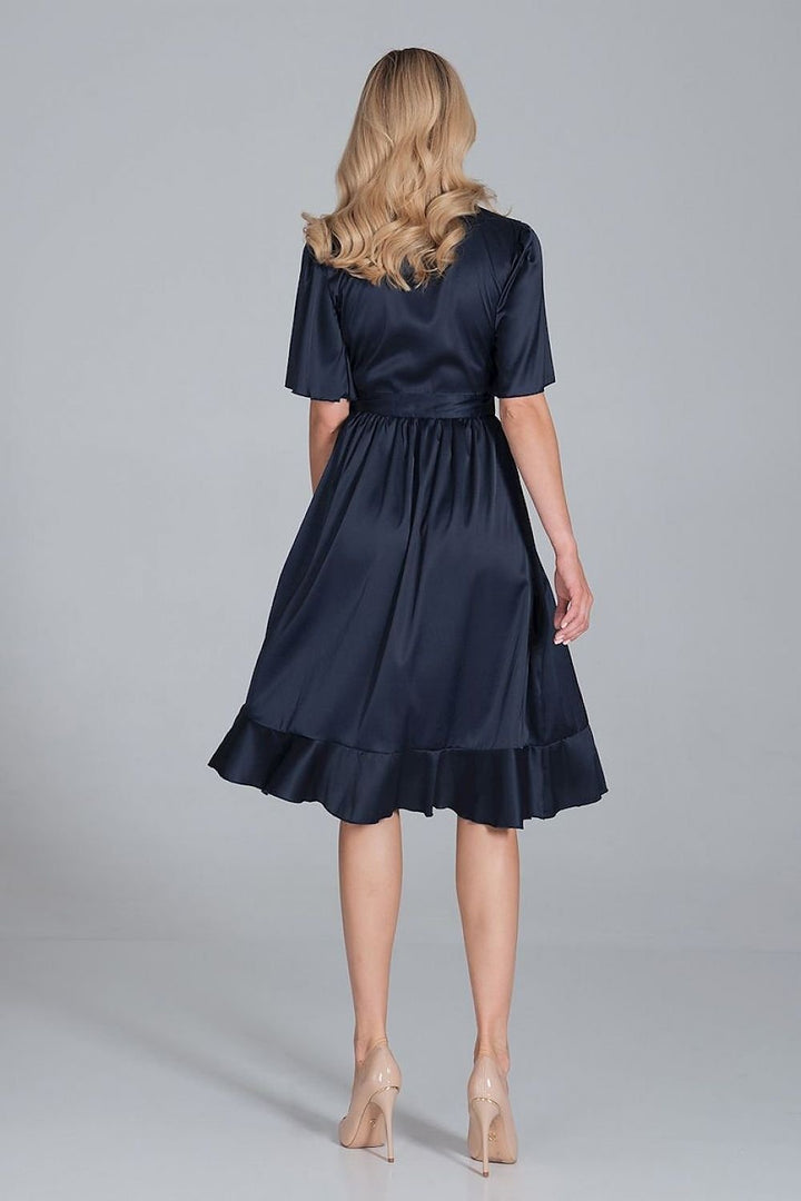 Robe de cocktail mi-longue enveloppe en satin Figl