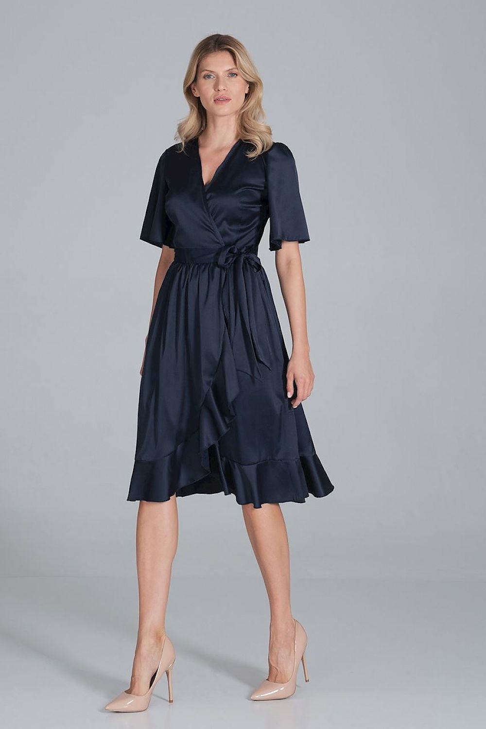 Robe de cocktail mi-longue enveloppe en satin Figl