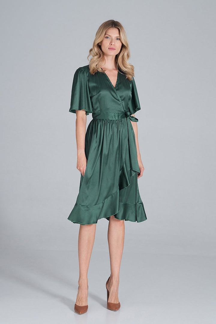 Robe de cocktail mi-longue enveloppe en satin Figl