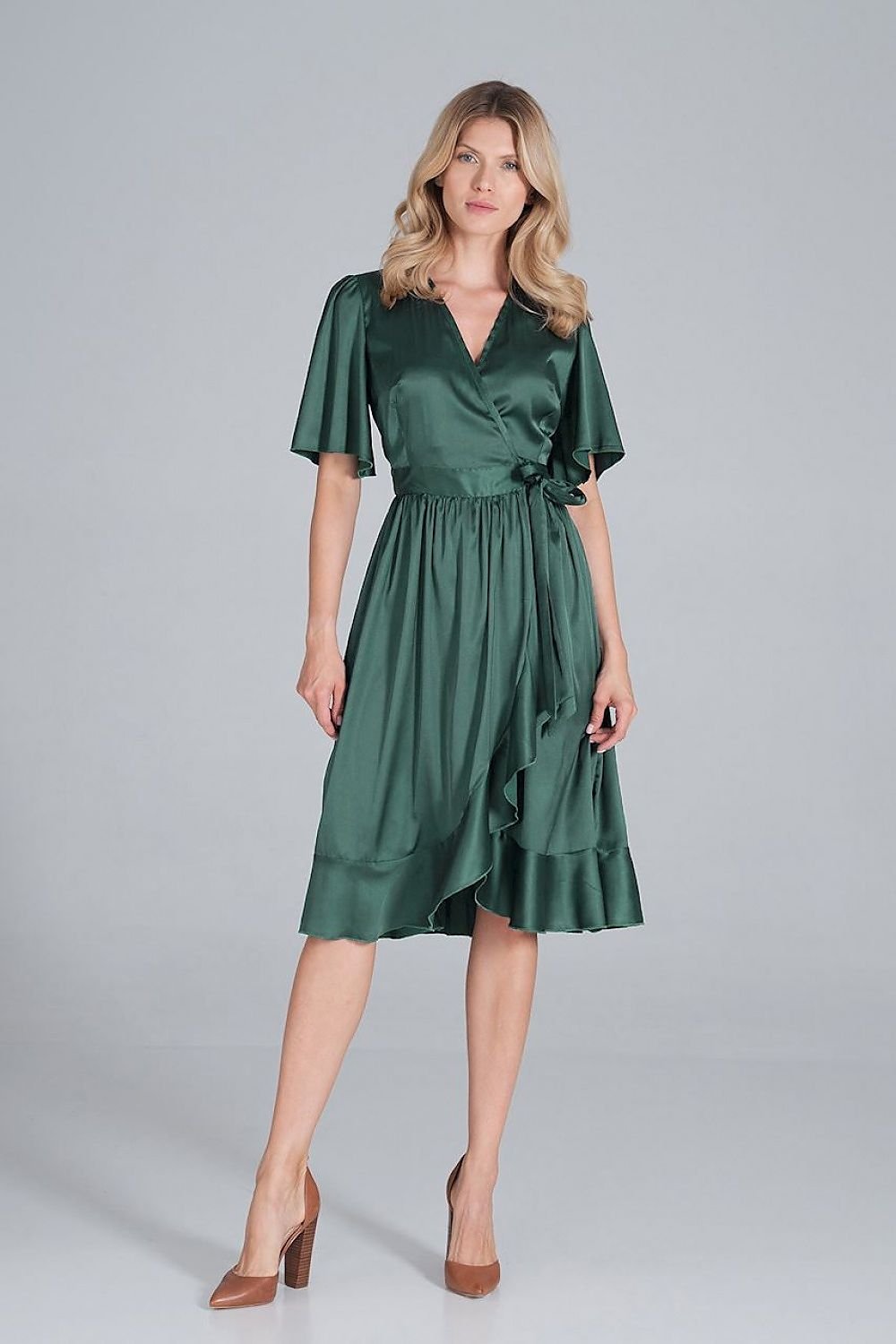 Robe de cocktail mi-longue enveloppe en satin Figl