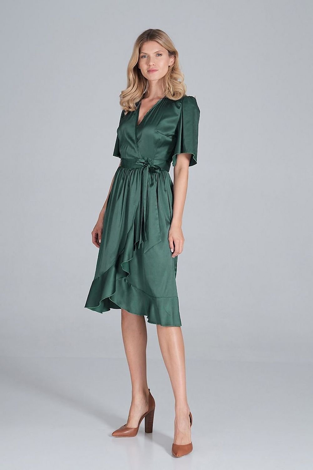 Robe de cocktail mi-longue enveloppe en satin Figl