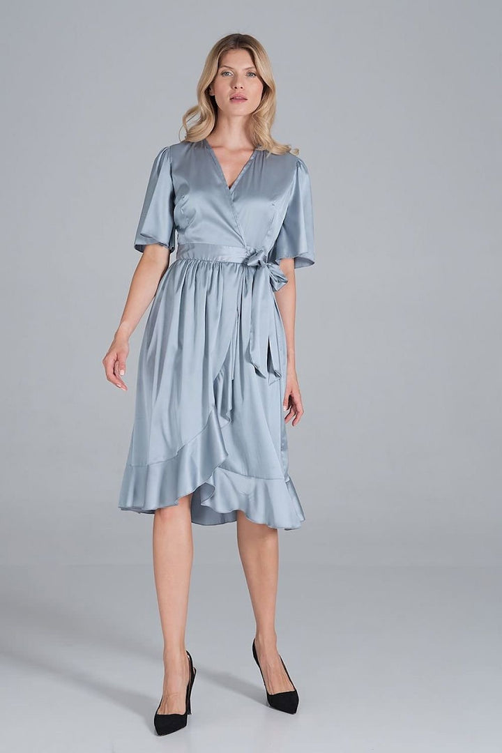 Robe de cocktail mi-longue enveloppe en satin Figl