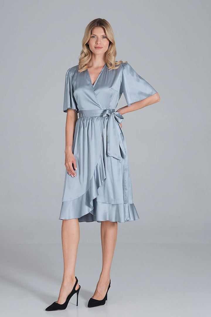 Robe de cocktail mi-longue enveloppe en satin Figl