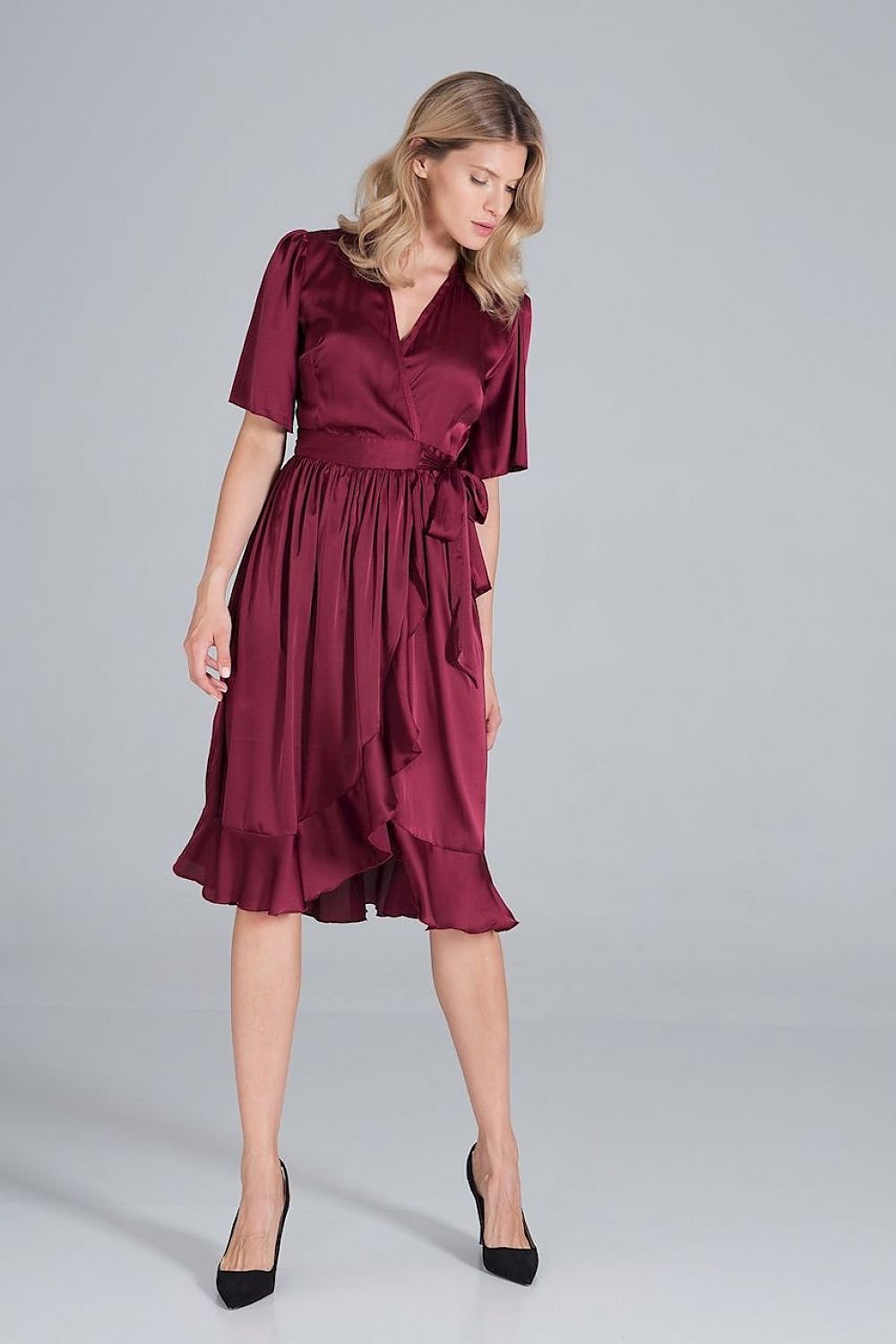 Robe de cocktail mi-longue enveloppe en satin Figl