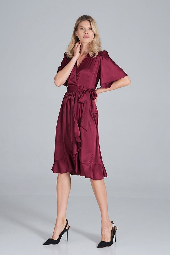 Robe de cocktail mi-longue enveloppe en satin Figl